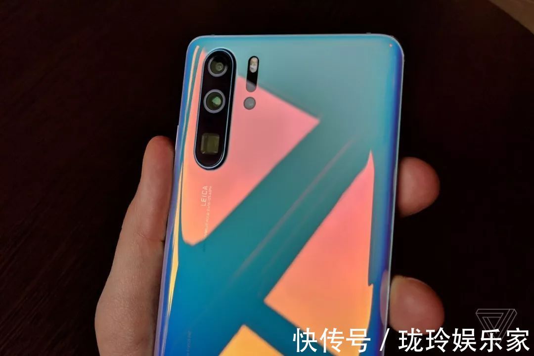 差别|网购手机和实体店买手机，到底有何不同3个差别值得一提