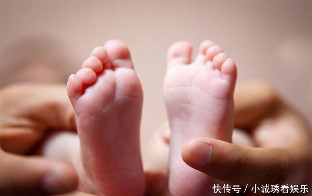 娃越“摸”越聪明?婴幼儿身体易受伤,父母要提防亲戚“下黑手”