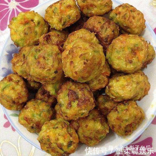 炸萝卜丸子，有人鸡蛋，有人加水，都不对！大厨教你正确做法