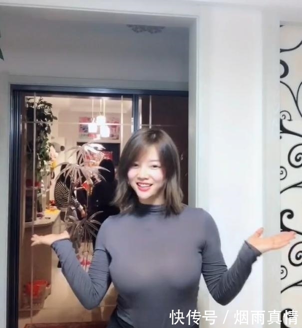 普通T恤,微胖美女穿出显瘦效果,冬季依然很美!