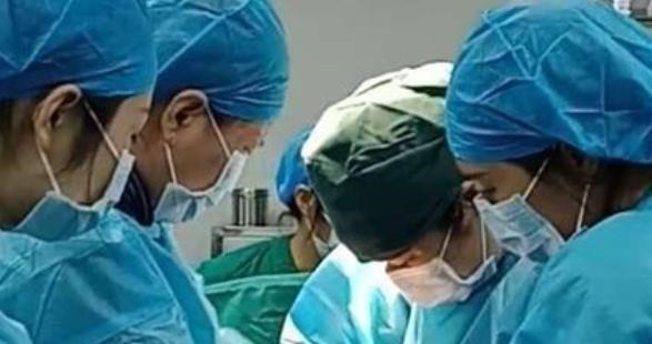 丧命|28岁孕妇子宫被胎儿“踢破”,母子险些丧命,只因之前做过这事