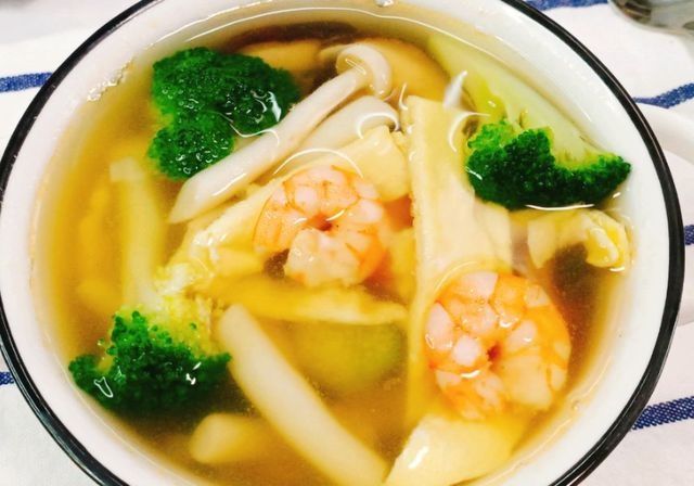 这碗蔬菜汤不简单,成本5块钱,鲜香味美易吸收,营养全面比肉好