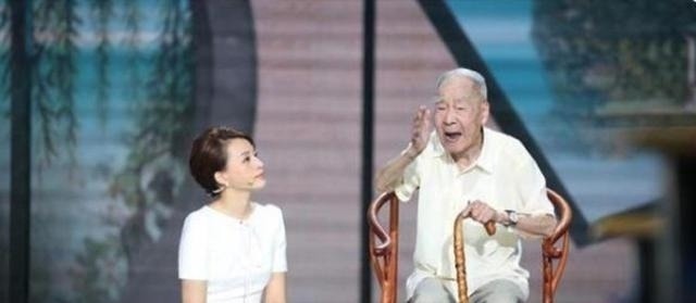 董卿朗读者3正式杀青,她公开致谢!上帝隐去录制节目已有半年