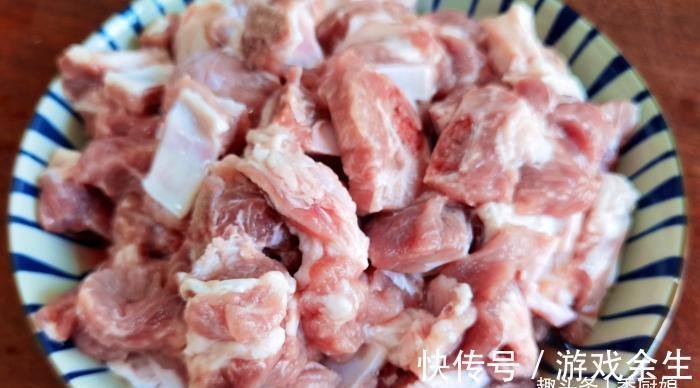 香叶|炖排骨有人先焯水,有人直接炖,都不对,教你好吃做法,越吃越香