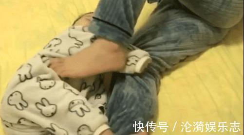 动作|“抱大腿睡觉”儿子走红,宝爸的这个动作,宝妈看了哭笑不得!