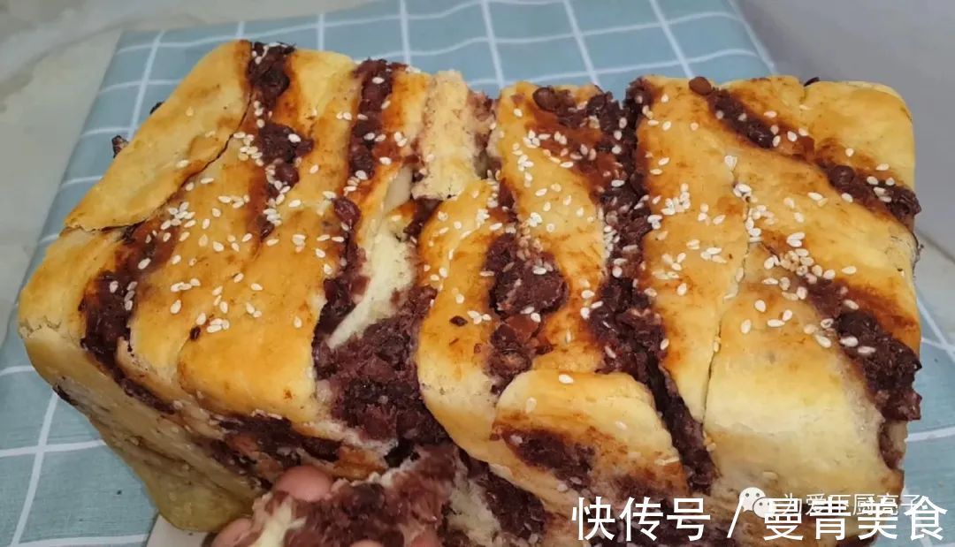 红豆面包|家常红豆面包做法，两勺卷一卷，松软香甜又解馋，学会都能开店了