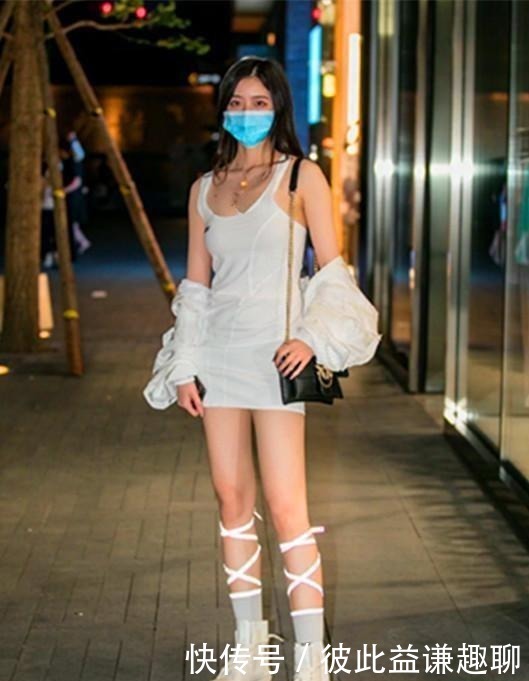 风情|街拍美女:当我合上双眼时,我渴望的仍是你那一眼的风情!