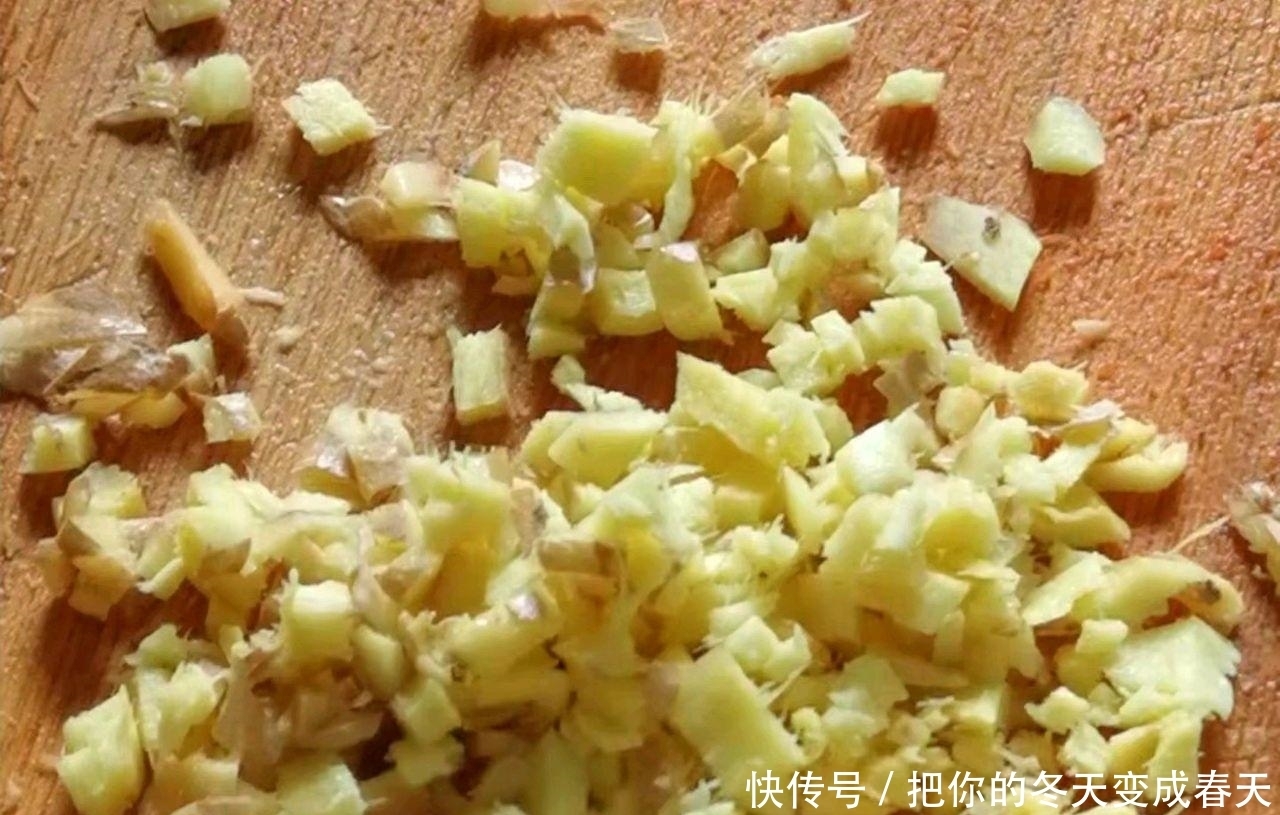 超香剁椒酱是怎么做的,切碎加盐就能做好?没你想的那么简单