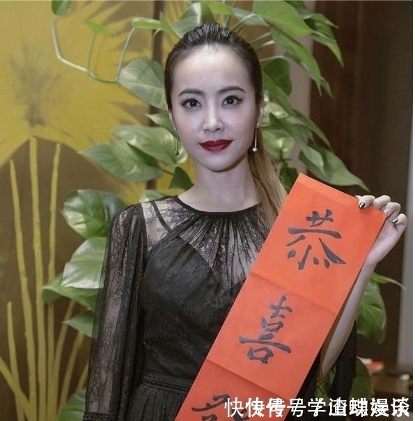 书法艺术$蔡依林晒书法,规整有道,字字有法度,网友却大呼:“太意外了”