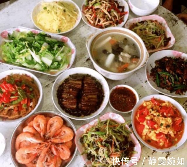 带同事回家吃饭,老婆做一桌家常菜,成本不到120,我赚足了面子