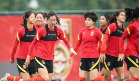 女足|水庆霞要警惕了!女足竞争对手2-0击败卫冕冠军,如今成小组第一