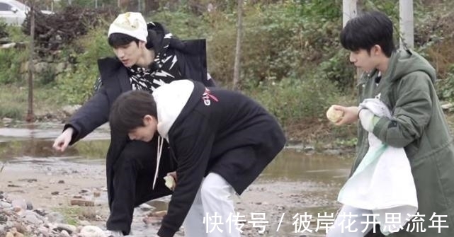 丁程鑫为了找线索，不惜捡垃圾，贺峻霖抱着塑料袋录一天节目