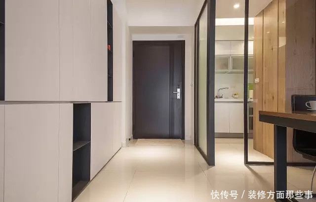 玄关|126平美式+轻奢装修三居室,玄关柜子墙体现出超强收纳力