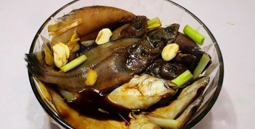 淀粉|炸鱼时，直接下锅炸就错了饭店都这样做，出锅又酥又脆还不腥气