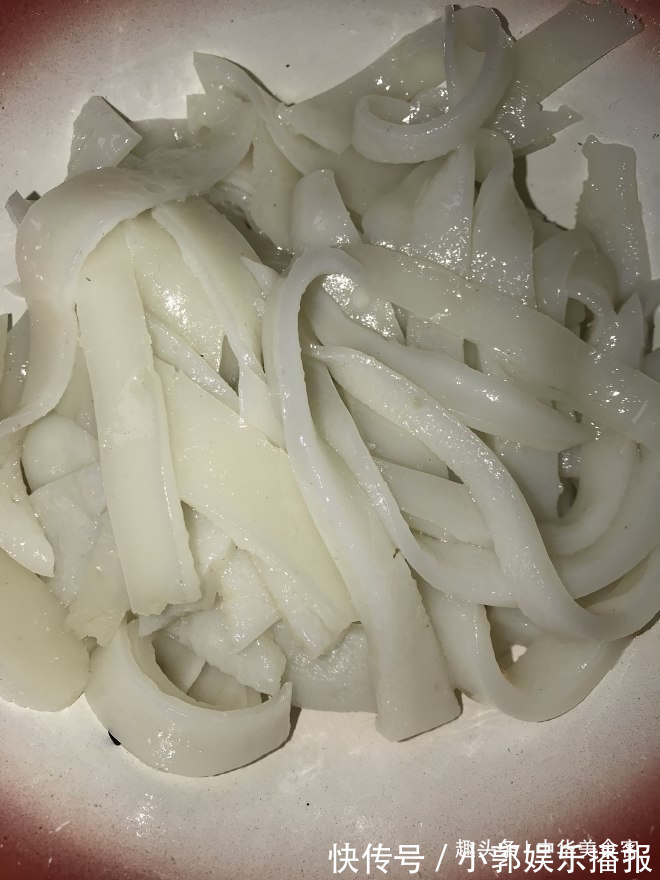 2分钟教你学会做凉皮，不用洗面，随做随吃，软滑又筋道，太香了