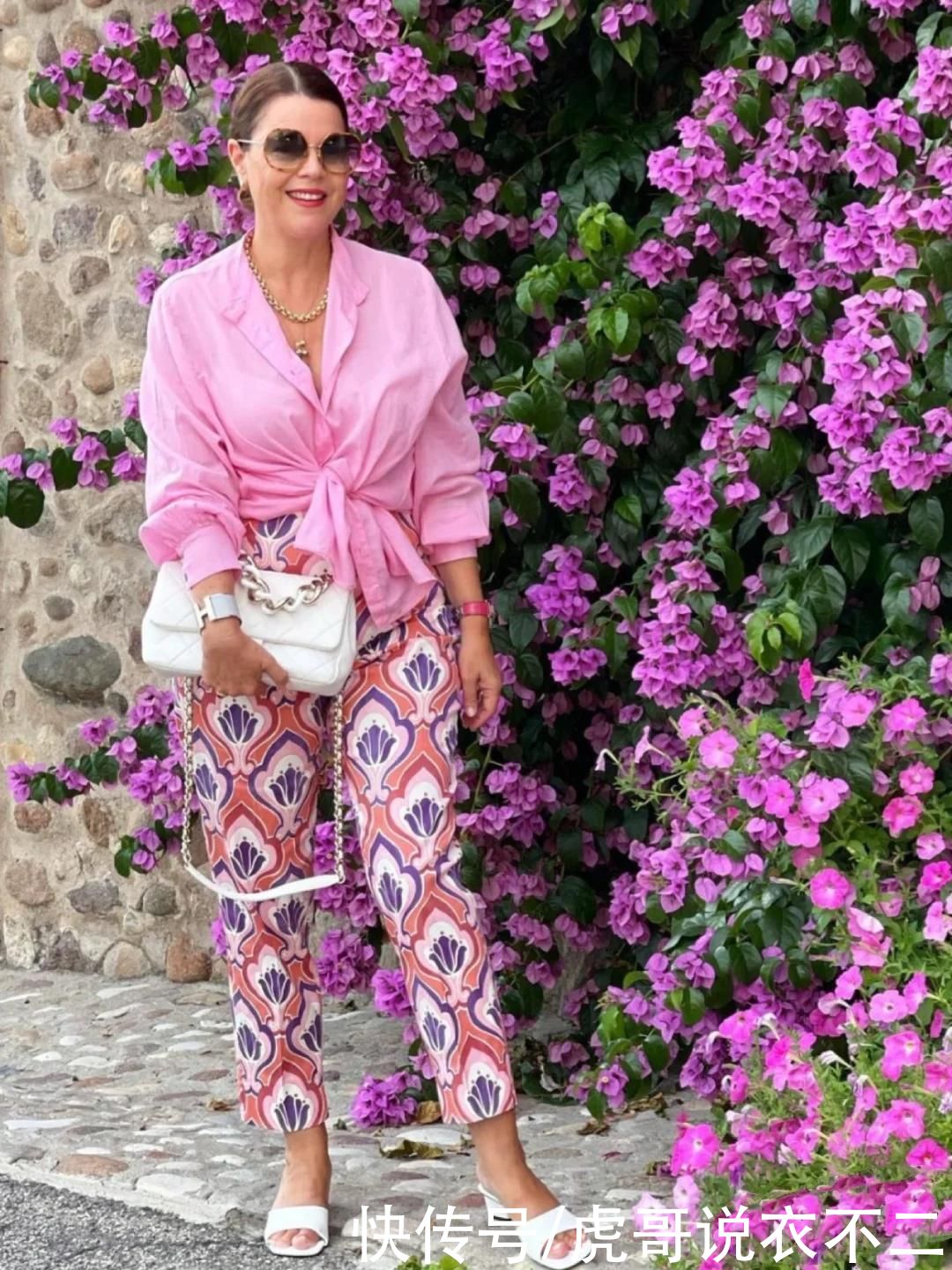 彩色系|腿粗微胖长相平平，这位50岁博主靠搭配美了半辈子，优雅又知性