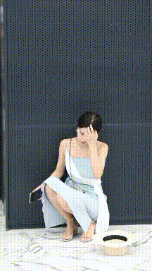 |搞笑GIF趣图:有一次和男友吵架了在电话里哭