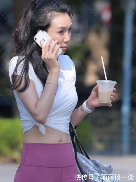 打底裤 紧身瑜伽裤搭配白色T恤,青春靓丽,成熟又大气