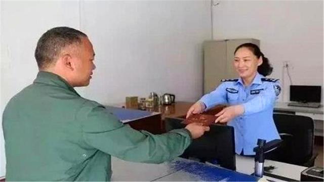 起名|爷爷叫夏日,爸爸叫夏天,宝妈机智取名,户籍民警都被逗乐了