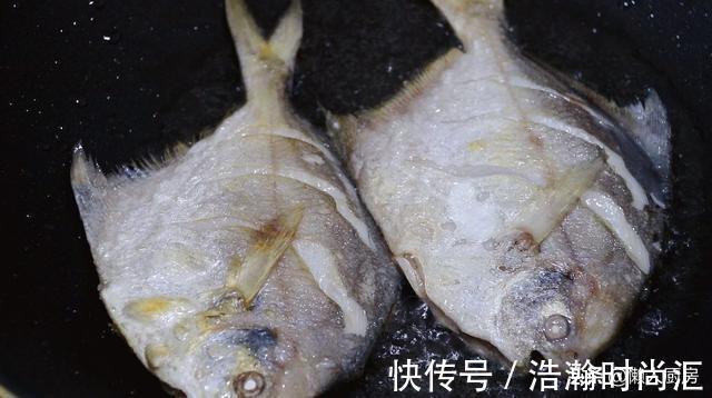 腥味|鲳鱼价格便宜,这样红烧着吃,滴上几滴醋,鱼肉鲜嫩,没有腥味