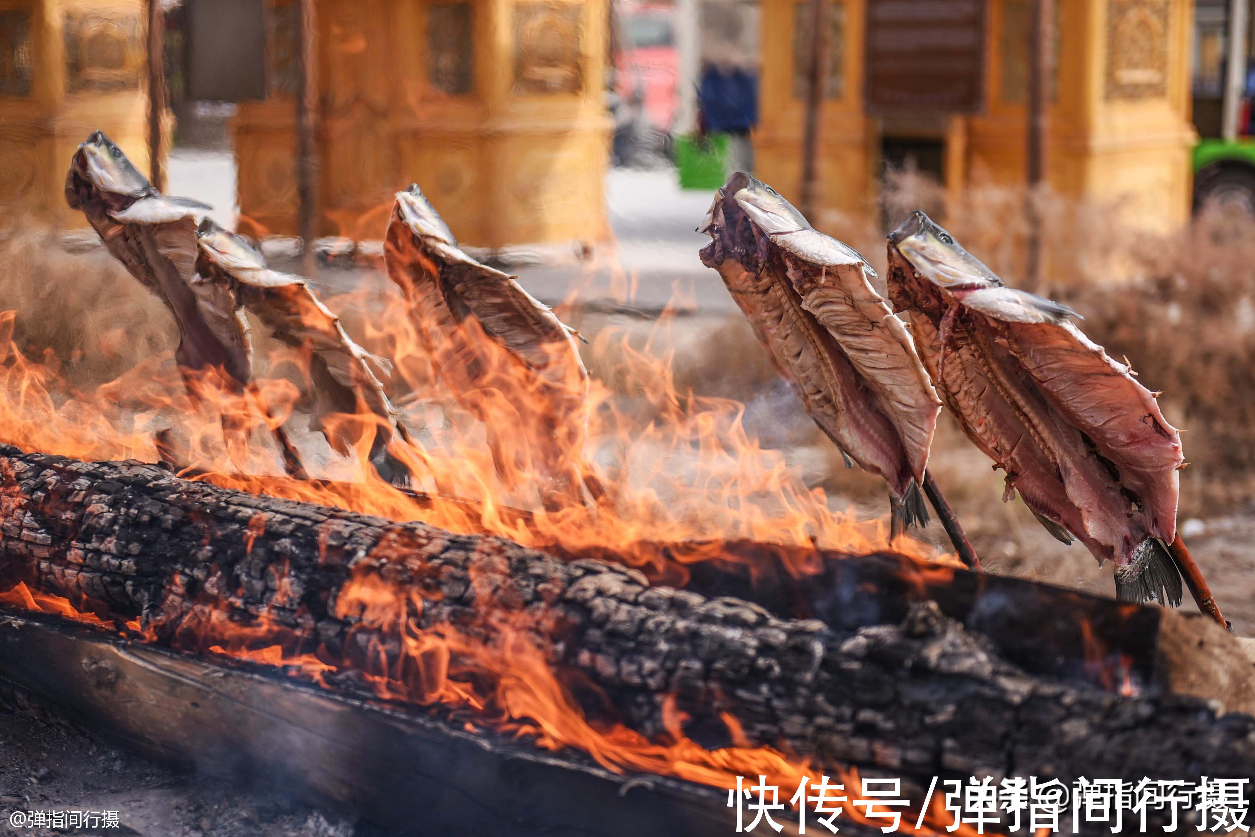 烤肉|新疆有个“烧烤之乡”，这里的烤鱼和烤肉，少添调料却味绝天下