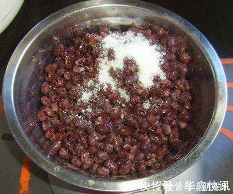 红豆|30年糕点师:煮红豆时,放点这“东西”,煮出又香又浓“红豆沙”