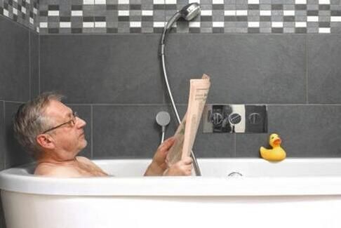 泡脚|老年人洗澡要注意什么？快转发给长辈