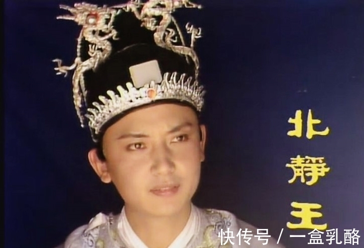 贾府$红楼梦:贾府的富贵奢华主要体现在哪个方面?衣食住行和朋友圈!