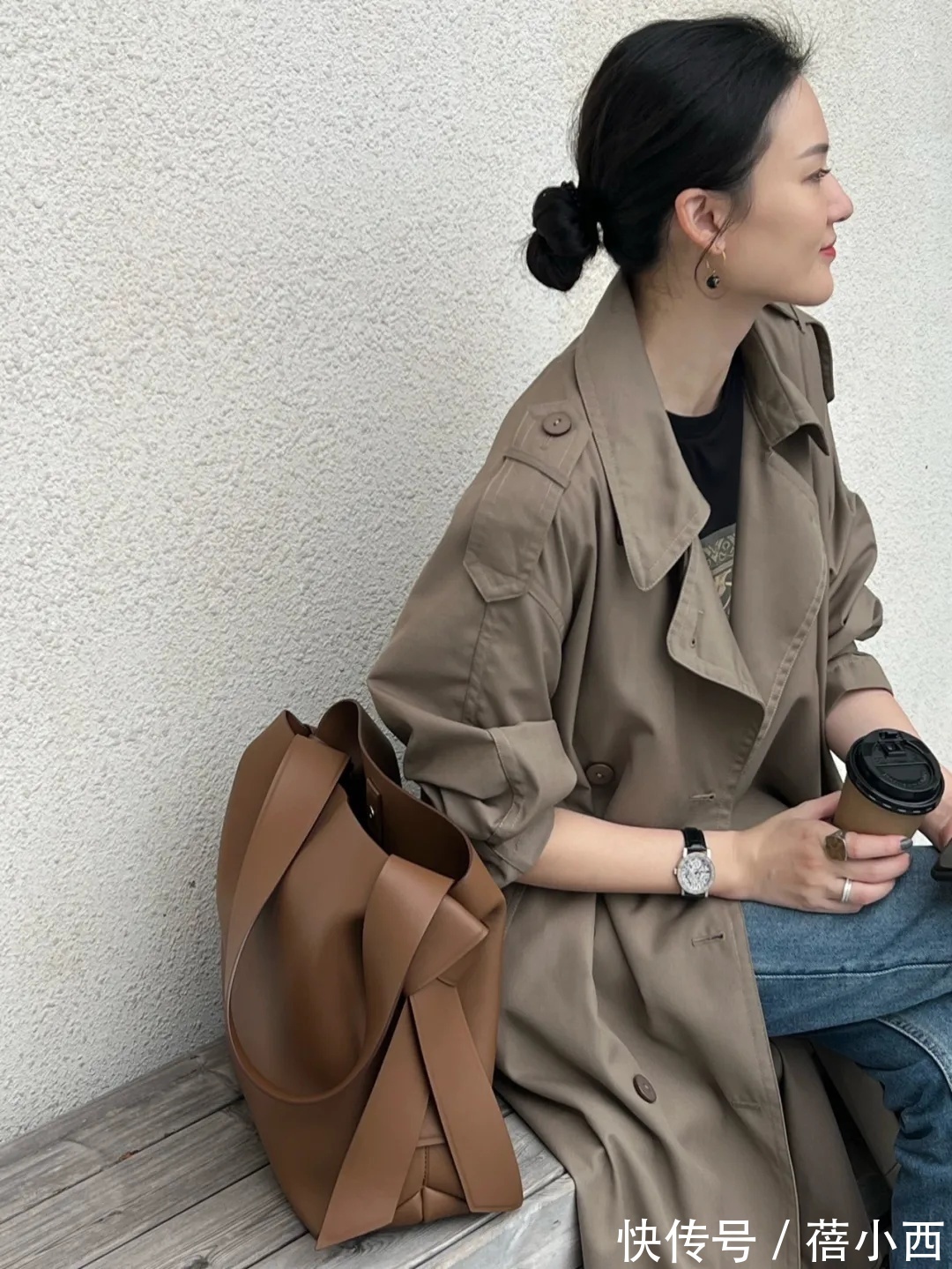 灰棕色|建议奔三奔四的女性多穿“风衣”,搭配牛仔裤、打底裤,简约高级