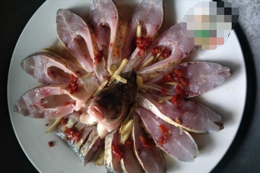 家人聚餐,这道家常蒸菜,蒸一蒸,8分钟上桌,鲜美到流口水