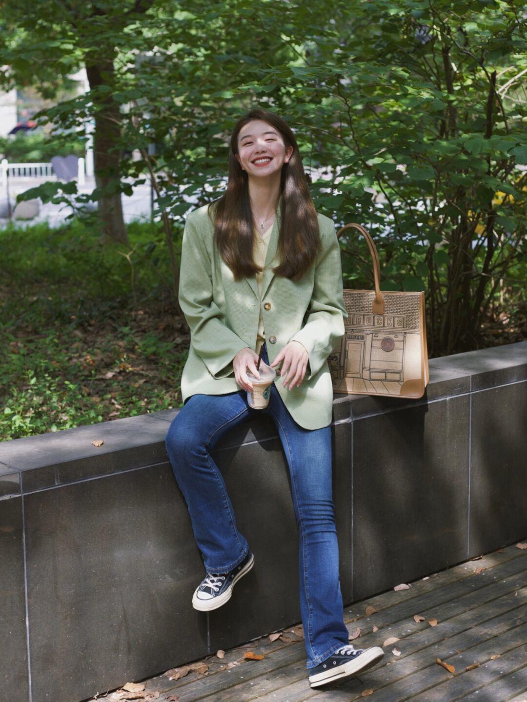 时尚感|秋季怎么穿出时尚感？西装搭配直筒裤干练利落，保暖又舒适