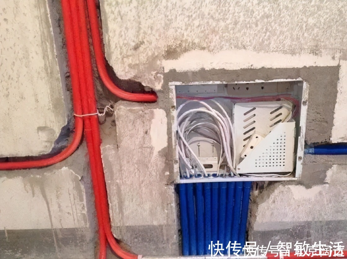飞墨君|水电走顶好还是走地好？别被装修师傅忽悠了