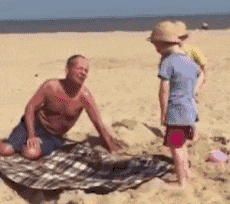 |搞笑GIF:漂亮的妹子都很有礼貌