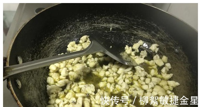 辣子鸡|干辣椒总是炒糊70岁厨师只需多这2步,香辣不糊,炒菜都有!
