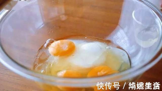 蜂蜜|半碗蜂蜜,4个鸡蛋,做出来的蛋糕,比芝士蛋糕还要嫩滑好吃