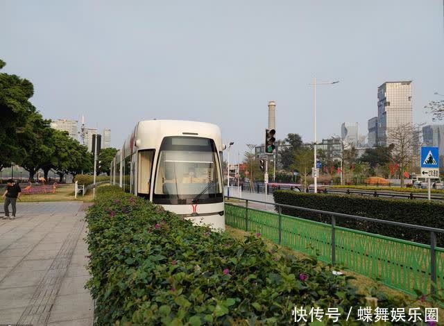 广州有轨电车“最美7.7公里”成流动风景线