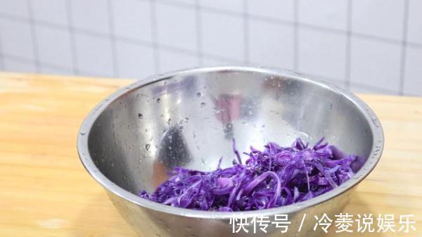 厨师长|饭店的凉拌紫甘蓝为啥好吃，看了厨师长的操作，自己做零失败