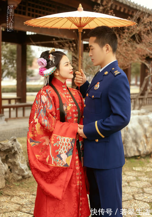 汉服|当“军装蓝”遇上“汉服红”，好一个铁汉柔情，太让人羡慕了