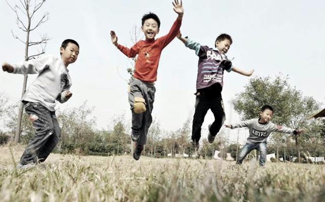 家长|要想孩子冲破“身高封锁线”,建议家长抓住三个信号,能多长5cm