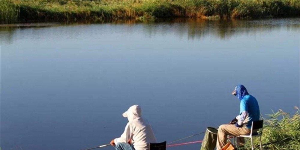 盛夏钓位深浅选择“绝招”：鱼“吃饭”时钓浅，鱼“休息”时钓深