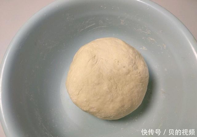 咬一口|此做法的韭菜盒子,薄皮大馅,咬一口满嘴香,越吃越上瘾