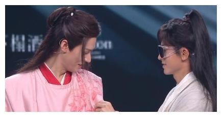 主演唱歌跑调却被网友封神，《山河令》演唱会为什么好评如潮？