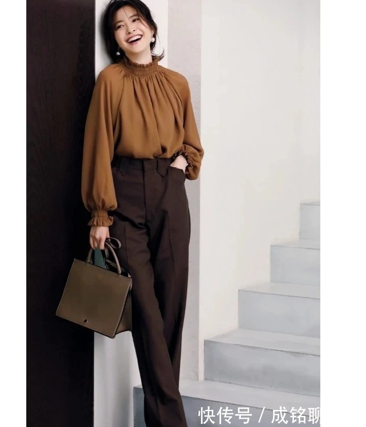 显贵|中年女人不管穿什么,都要记住“显贵”的4个规律,会搭配更高级