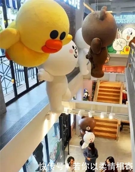 长龙|上海的线下店全关了!淮海路上这栋三层洋楼曾经天天排长龙…