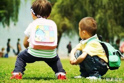 3岁女儿不敢尿尿，妈妈被气哭，必须向幼儿园讨个说法