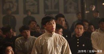 父亲|母亲离世,子女从家中找到一位名将照片,由此才揭开她的真正身份!