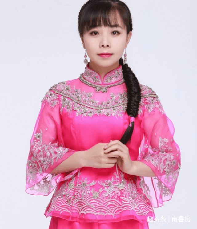 二妮|“草根明星”王二妮,曾在星光大道一曲成名,如今买不起房回农村