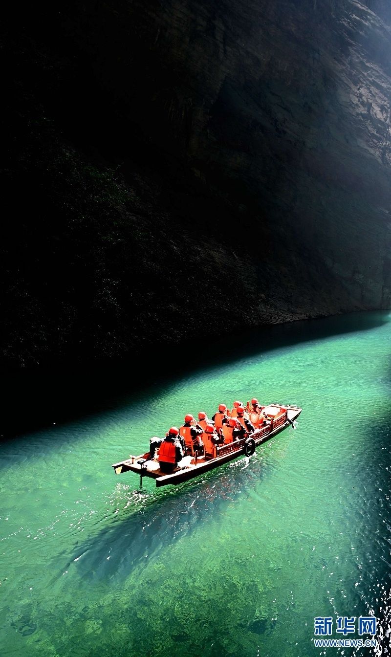 碧水潺潺|湖北屏山:峡谷圣境舟悬浮