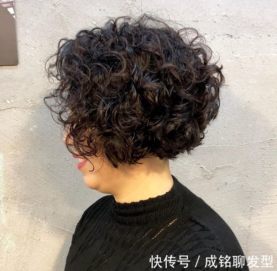 打理 60岁后最不适合的三个发型,第一个显老,第二个没女人味,莫踩雷