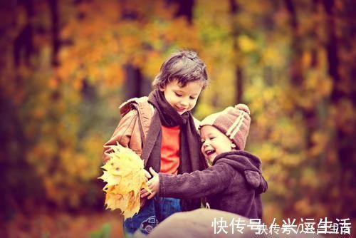 外婆|“年轻姥姥”火了!产房外抱外孙却被人误会:这外婆也太年轻了吧